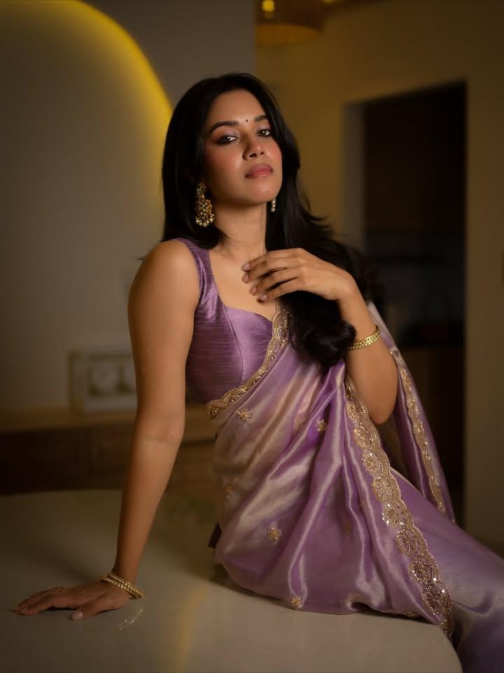Actress Mirnalini Ravi in Lavender Elegance1