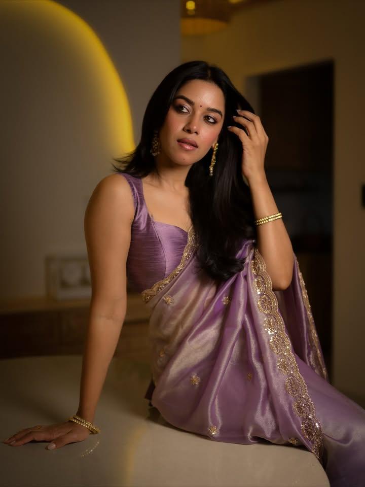 Actress Mirnalini Ravi in Lavender Elegance2