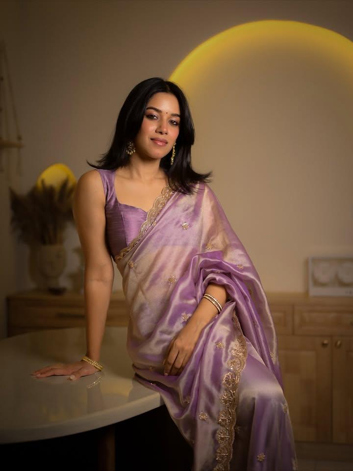 Actress Mirnalini Ravi in Lavender Elegance3