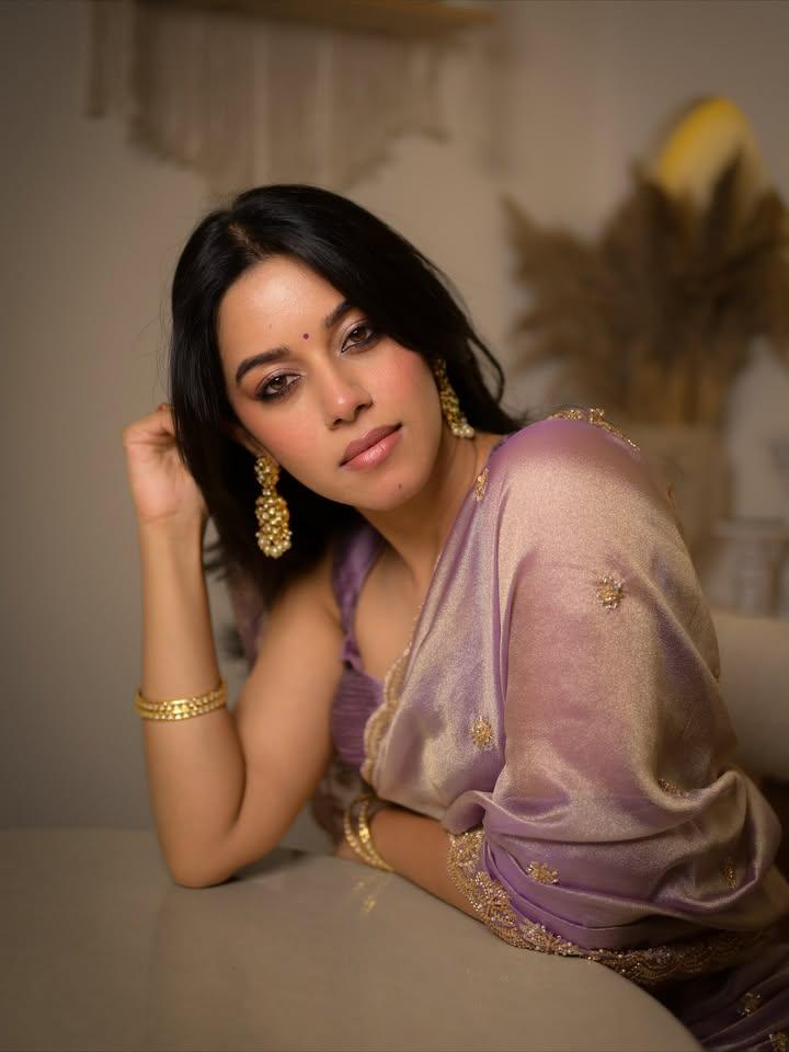 Actress Mirnalini Ravi in Lavender Elegance