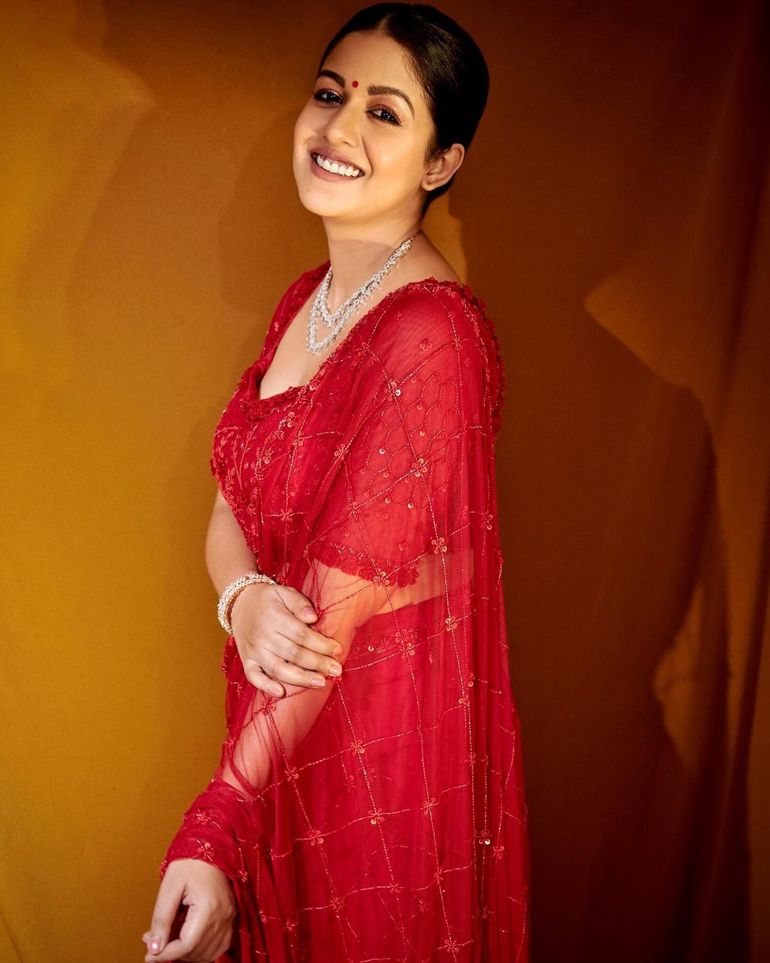 Actress Ishita Dutta Sheth latest stills in red dress3