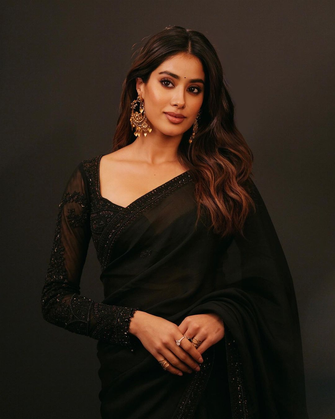 Actress Janhvi Kapoor hot in black1