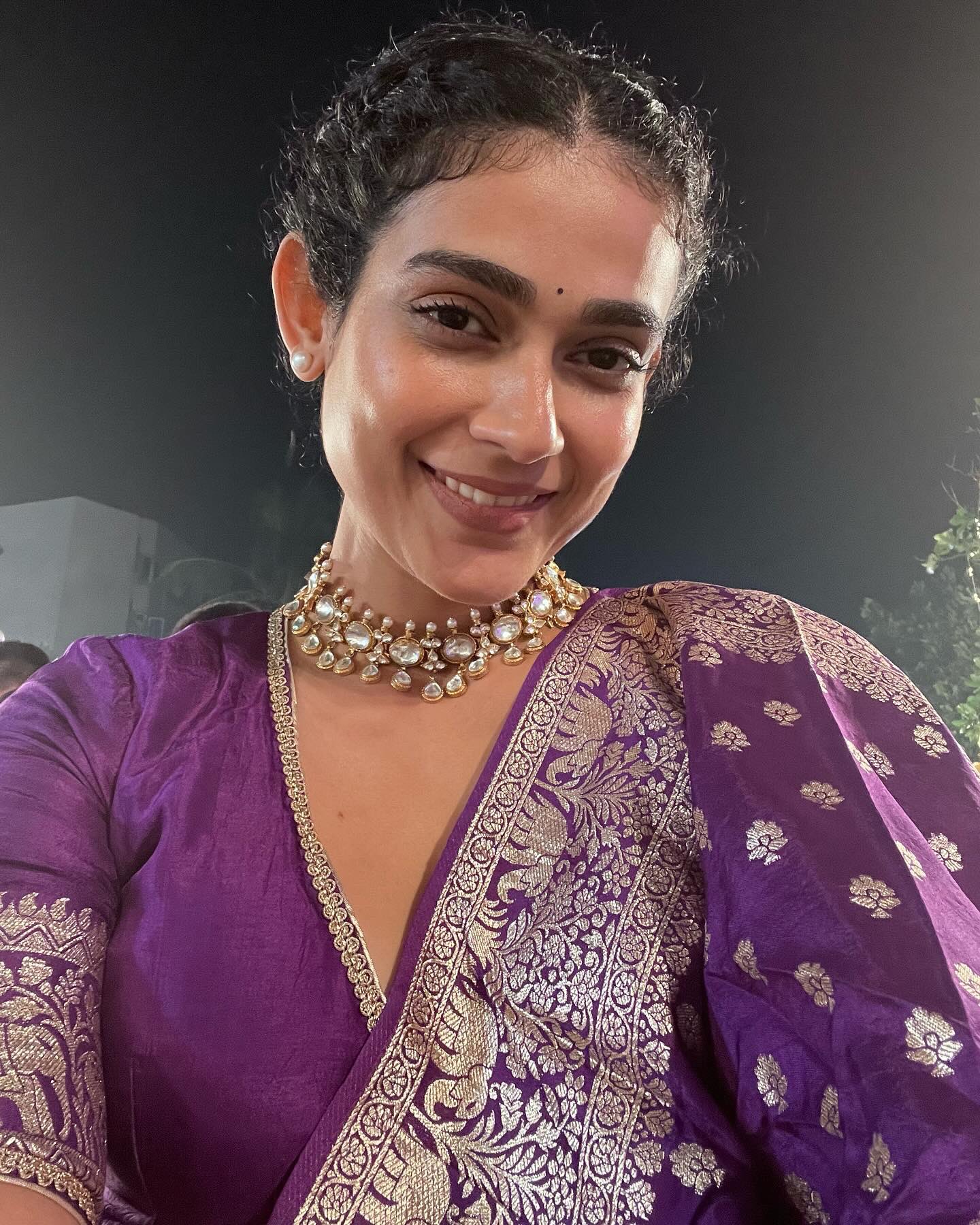 Actress Aakanksha Singh cute in saree