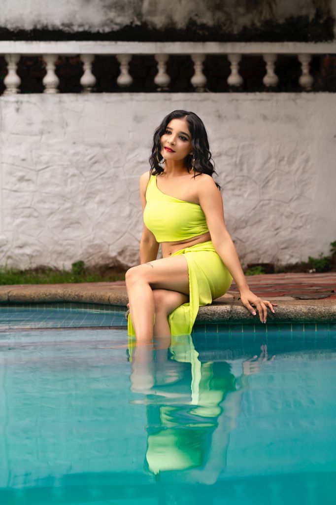 Sakshi Agarwal increases the temperature with her stunning hot Photoshoot3