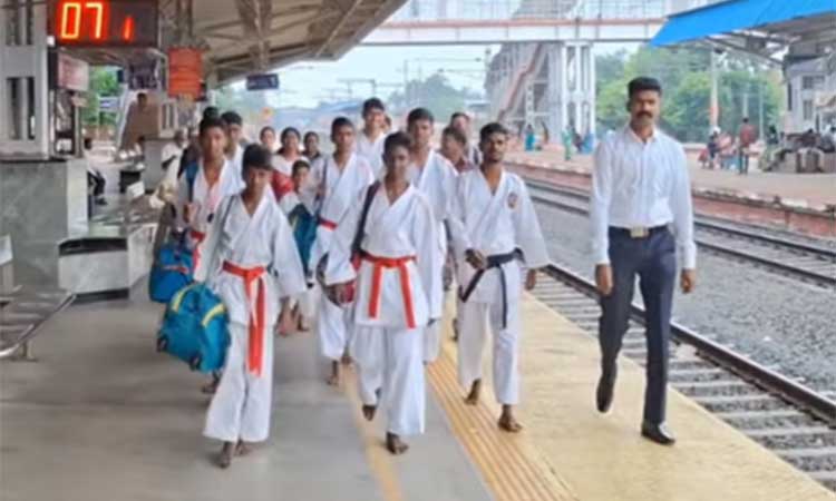 கராத்தே போட்டியில் வென்ற தமிழக மாணவர்கள்; ரெயிலில் வந்தபோது பதக்கம், சான்றிதழ்கள் திருட்டு1