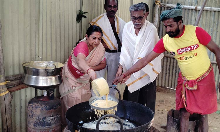 ஆஞ்சநேயர் ஜெயந்தி விழாவிற்காக ஒரு லட்சம் லட்டுகள் தயாரிக்கும் பணி தொடங்கியது.1