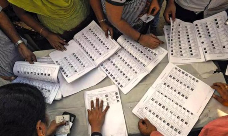 வாக்காளர் பட்டியலில் பெயர் சேர்க்க திருத்த 4 நாட்கள் சிறப்பு முகாம்1