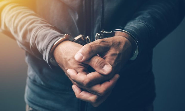 சென்னையில் புத்தாண்டு கொண்டாட்டத்தில் மாணவியை கட்டிப்பிடித்து முத்தமிட்ட வாலிபர்!1