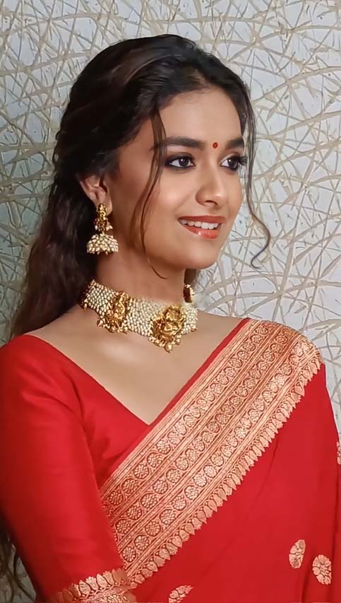Actress Keerthy Suresh in Red Saree Collection4