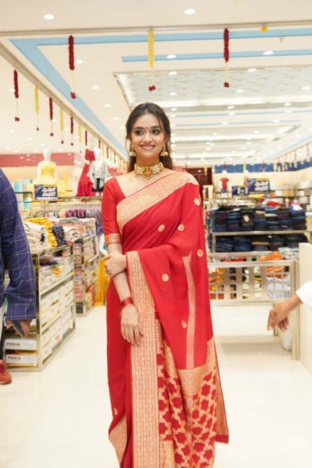 Actress Keerthy Suresh in Red Saree Collection6