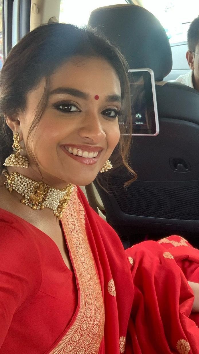 Actress Keerthy Suresh in Red Saree Collection7