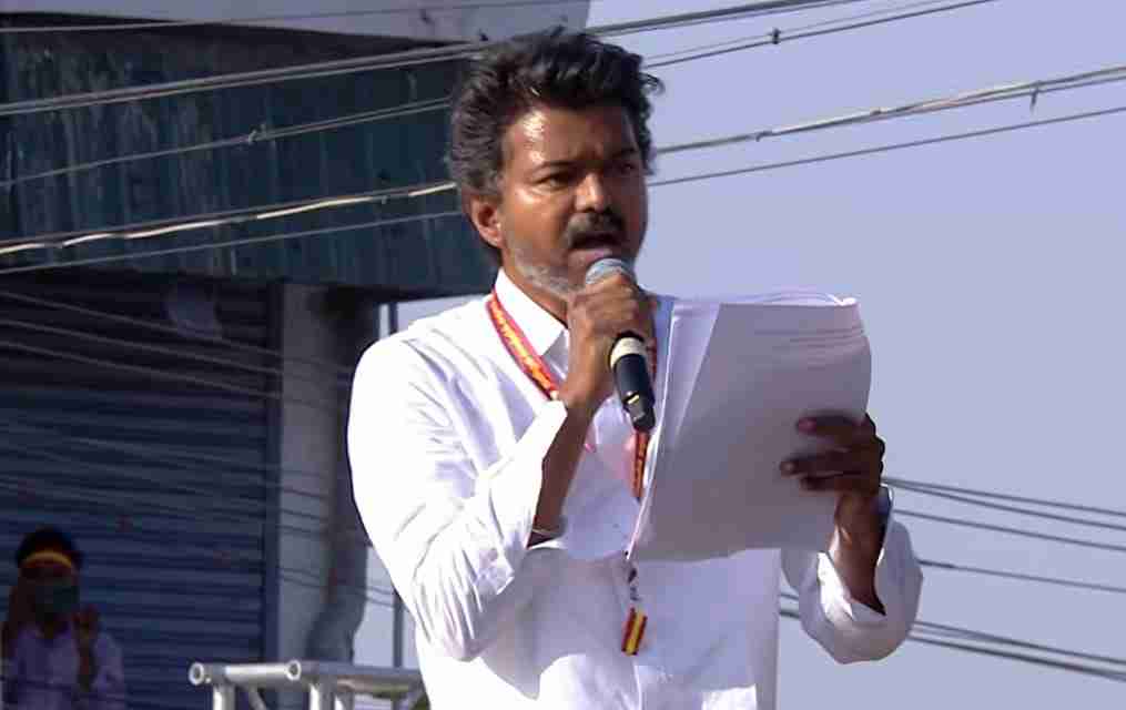 நெசவாளர்களுக்கு ரூ. 10 லட்சம் காப்பீடு: விஜய் வாக்குறுதி