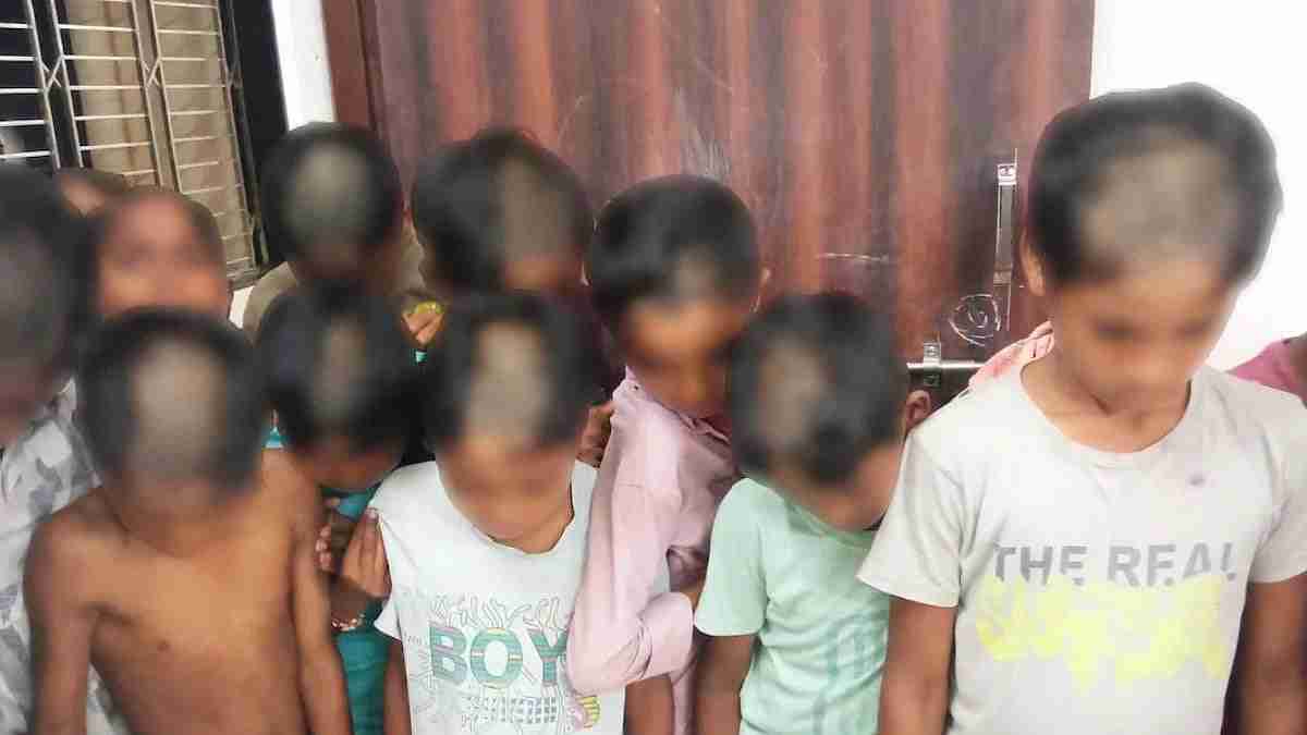 மகாராஷ்டிர அரசுப் பள்ளி விடுதியில் 82 மாணவர்களுக்கு பாதி மொட்டை அடிக்கப்பட்ட அவலம்