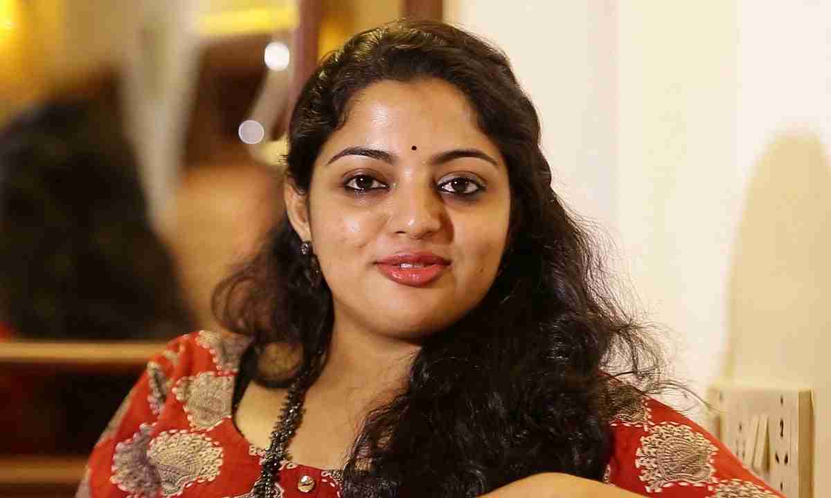 "நான் ஒரு கஞ்சப்பெண், பணத்தை முதலீடு செய்ய பயமாக இருக்கிறது" - நடிகை நிகிலா விமலின் ஓபன் டாக்!