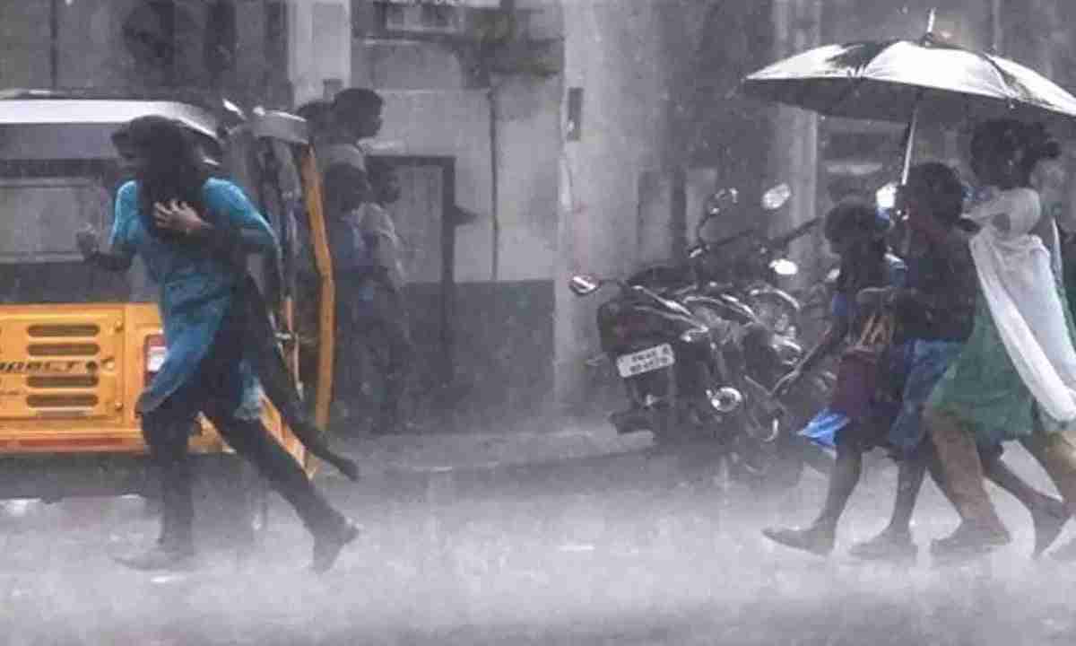 மழை எதிரொலி: தமிழகத்தில் எந்தெந்த மாவட்ட பள்ளிகளுக்கு இன்று விடுமுறை?
